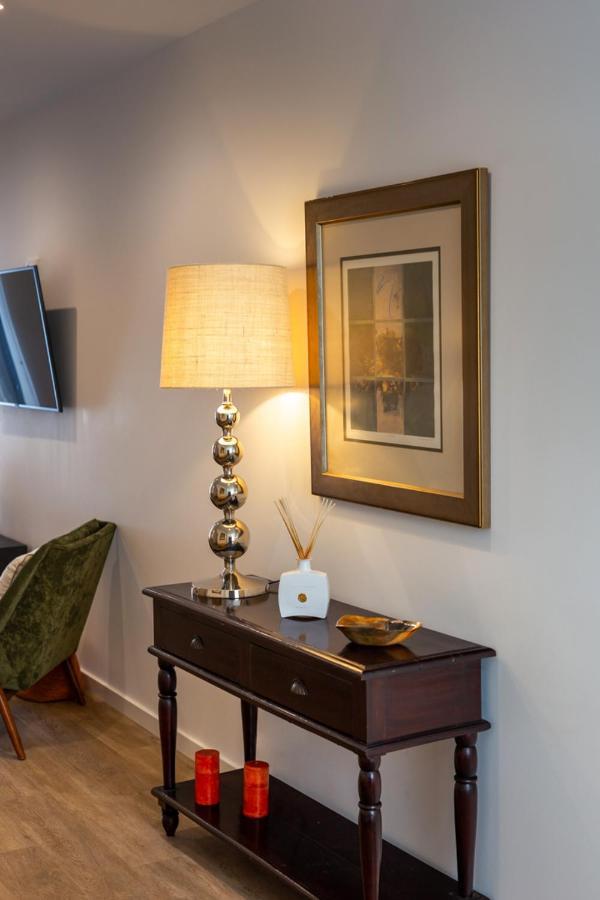 Stupendo- Two Rooms, Patio With Refreshing Pond-Center-Air Conditioning-Free Park Lisboa Kültér fotó