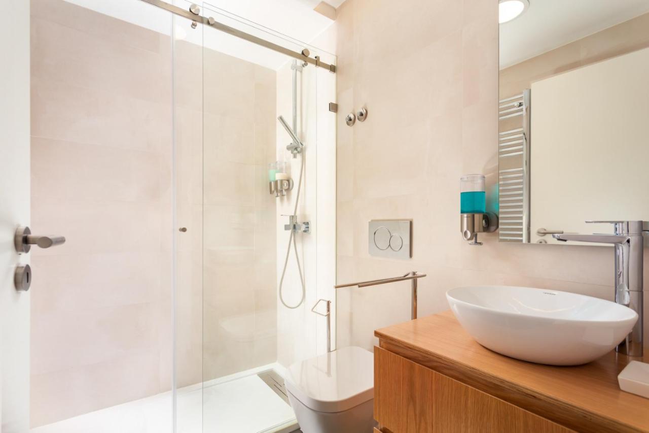 Stupendo- Two Rooms, Patio With Refreshing Pond-Center-Air Conditioning-Free Park Lisboa Kültér fotó